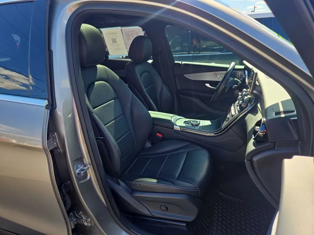 2019 Mercedes-Benz GLC GLC300 - Photo 12