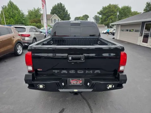 More photos of 2018 TOYOTA TACOMA DOUBLE CAB at Fast Lane Autos, IN