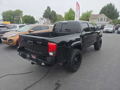 More photos of 2018 TOYOTA TACOMA DOUBLE CAB at Fast Lane Autos, IN