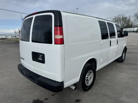 More photos of 2009 CHEVROLET EXPRESS G3500  CG33405 at Central KY Truck and Trailer Sales, KY