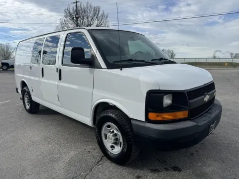 More photos of 2009 CHEVROLET EXPRESS G3500  CG33405 at Central KY Truck and Trailer Sales, KY