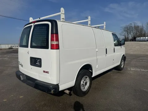 More photos of 2011 GMC SAVANA G3500  TG33405 at Central KY Truck and Trailer Sales, KY