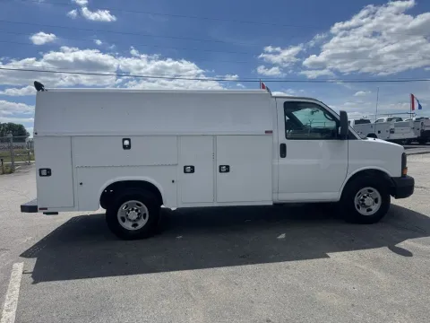 More photos of 2015 CHEVROLET EXPRESS G3500  CG33503 at Central KY Truck and Trailer Sales, KY