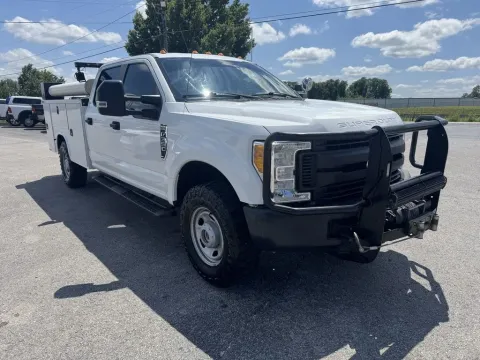 More photos of 2017 Ford Super Duty F-350 Crew Cab SRW   W3F at Central KY Truck and Trailer Sales, KY