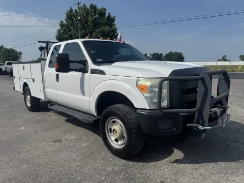 More photos of 2016 Ford Super Duty F-350 SuperCab SRW XL 4x4 Utility at Central KY Truck and Trailer Sales, KY