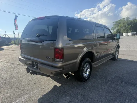 More photos of 2003 Ford Excursion Limited 7.3L Diesel at Central KY Truck and Trailer Sales, KY