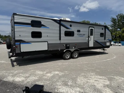 Photos of 2022 Coachmen Catalina Legacy Edition 303qbck for sale in Richmond, KY at Central KY Truck and Trailer Sales
