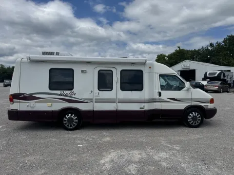 More photos of 2000 Volkswagen EuroVan Winnebago Rialta 22FD at Central KY Truck and Trailer Sales, KY