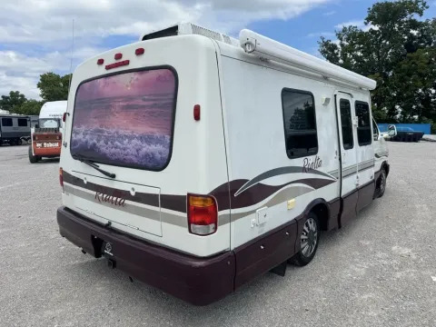 More photos of 2000 Volkswagen EuroVan Winnebago Rialta 22FD at Central KY Truck and Trailer Sales, KY