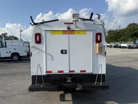 More photos of 2018 Chevrolet 3500HD REGULAR CAB 2WD Work Truck at Central KY Truck and Trailer Sales, KY