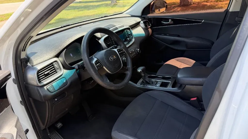 2020 Kia Sorento LX - Photo 9