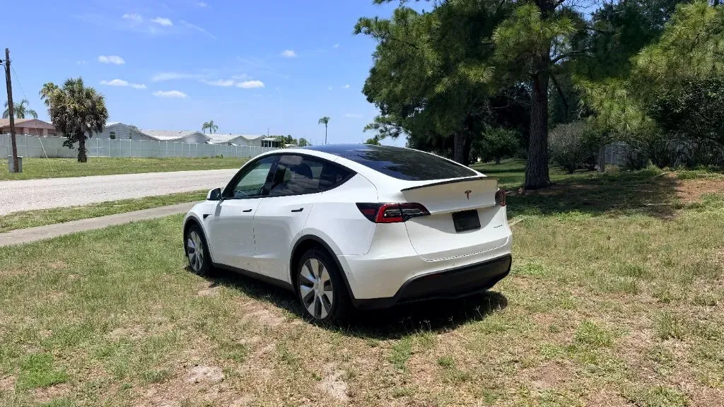 2020 Tesla Model Y Long Range - Photo 3
