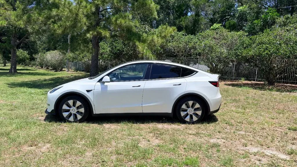 2020 Tesla Model Y Long Range - Photo 2