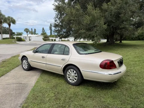 More photos of 2001 Lincoln Continental at BLVD Auto Inc, FL