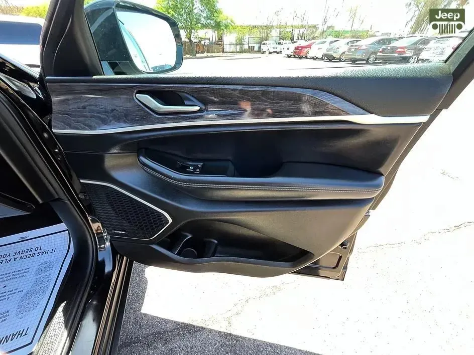 Jeep Grand Cherokee L photo 17