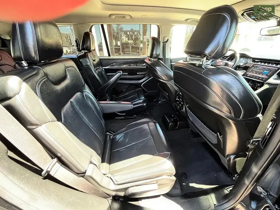 Jeep Grand Cherokee L photo 18