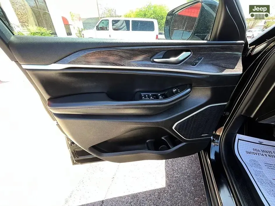 Jeep Grand Cherokee L photo 10