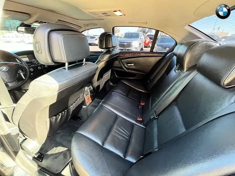 BMW 5 Series photo 11