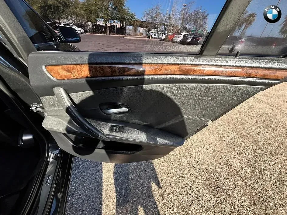BMW 5 Series photo 17