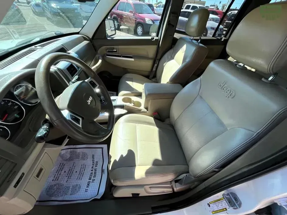 Jeep Liberty photo 9