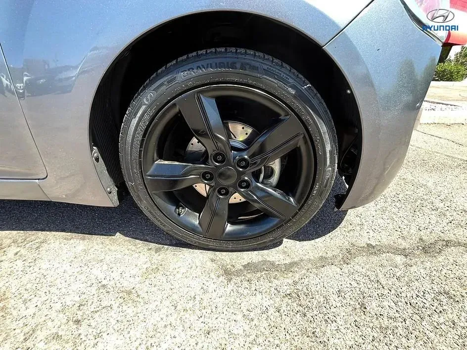 Hyundai Veloster photo 18