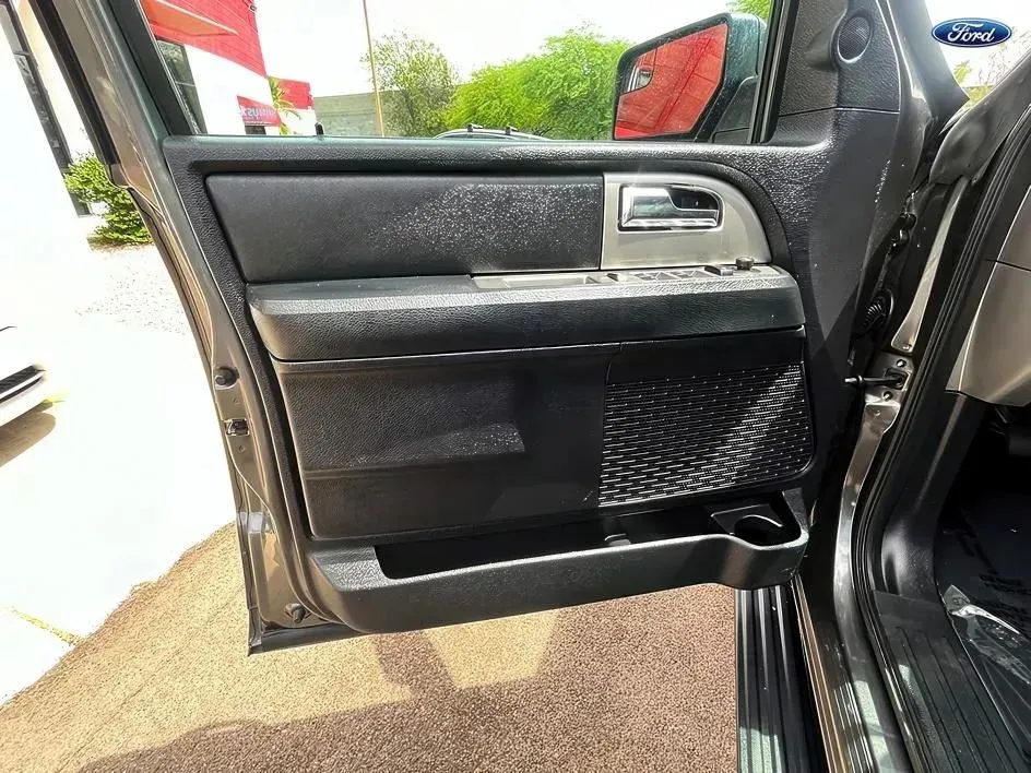 Ford Expedition photo 11