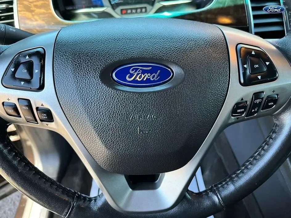 Ford Taurus photo 24