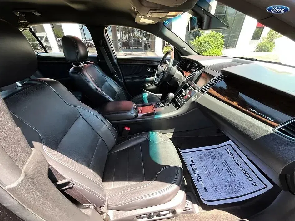Ford Taurus photo 13