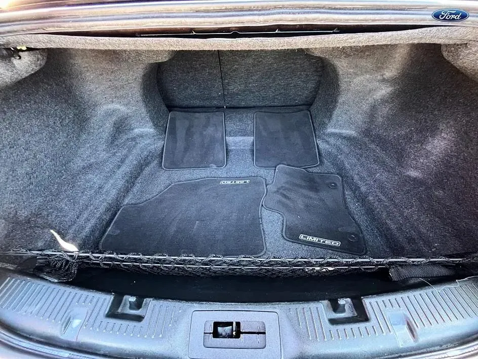 Ford Taurus photo 17