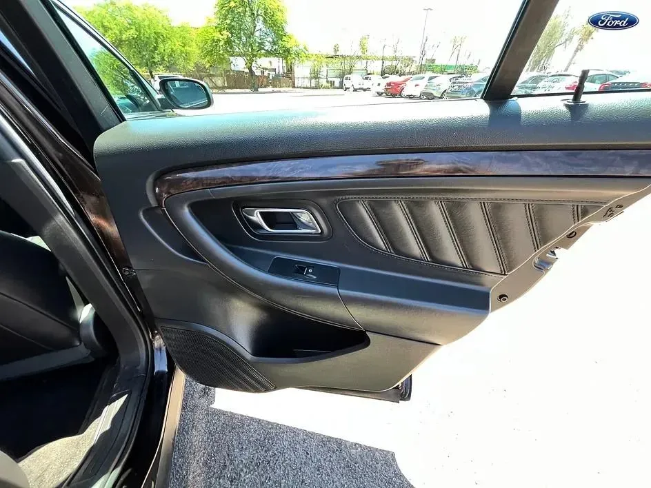 Ford Taurus photo 16