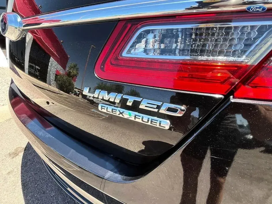 Ford Taurus photo 22