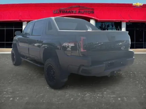 More photos of 2004 Chevrolet Avalanche 2500 Sport Utility Pickup 4D 5 1/4 ft at Ultimate Autos, AZ