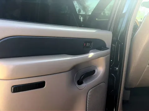 More photos of 2004 Chevrolet Avalanche 2500 Sport Utility Pickup 4D 5 14 ft at Ultimate Autos, AZ