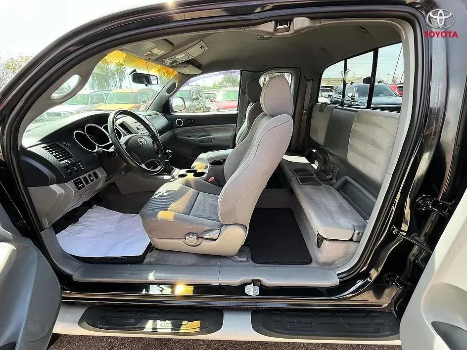 Toyota Tacoma photo 10