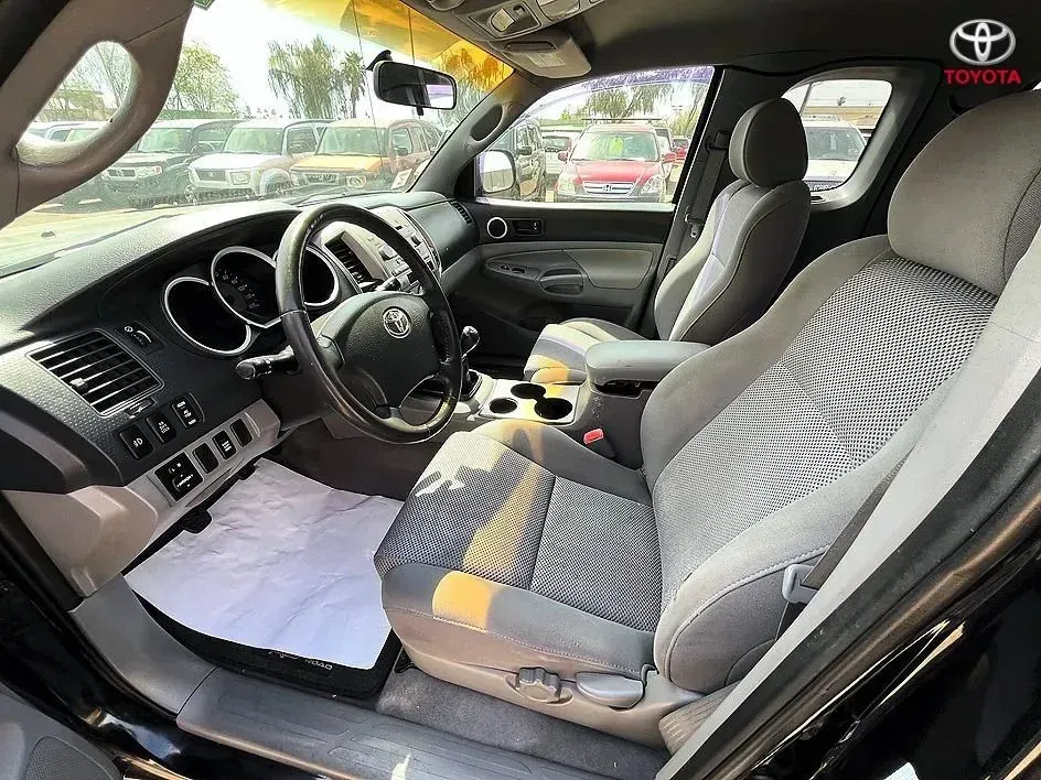 Toyota Tacoma photo 9