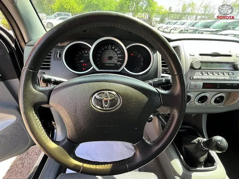 Toyota Tacoma photo 24