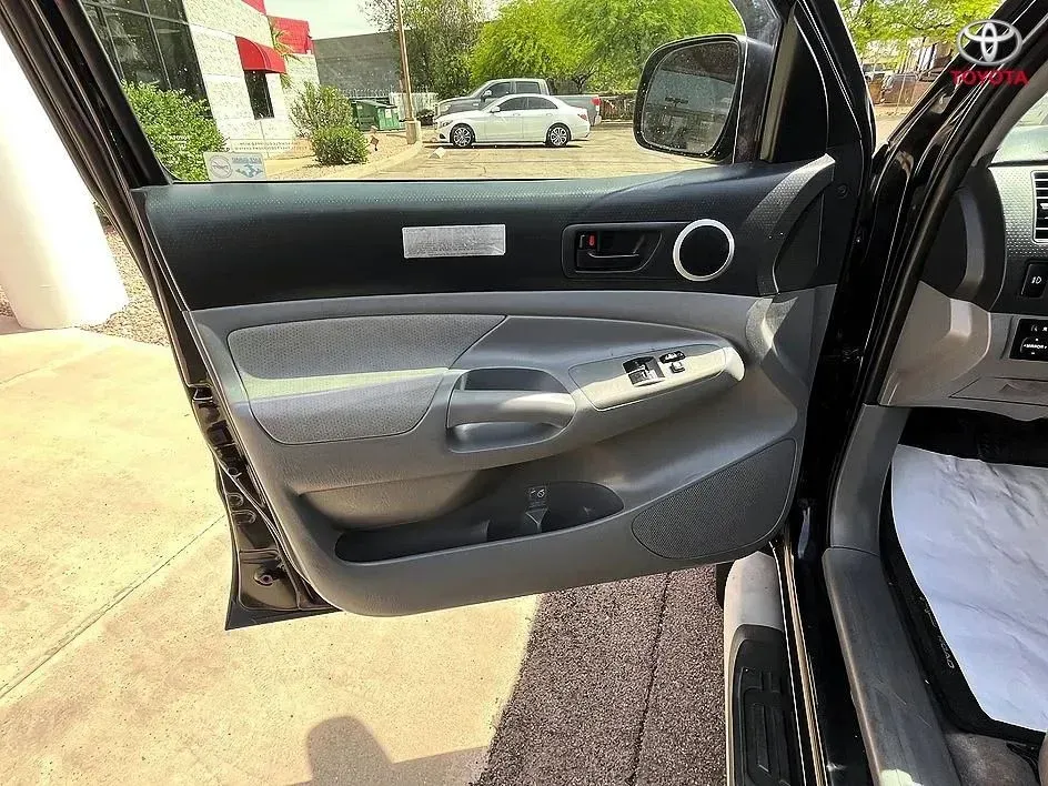 Toyota Tacoma photo 11