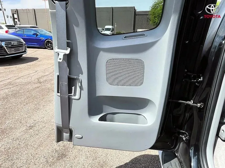 Toyota Tacoma photo 16