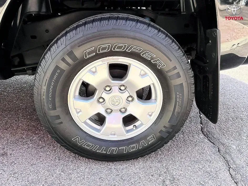 Toyota Tacoma photo 19