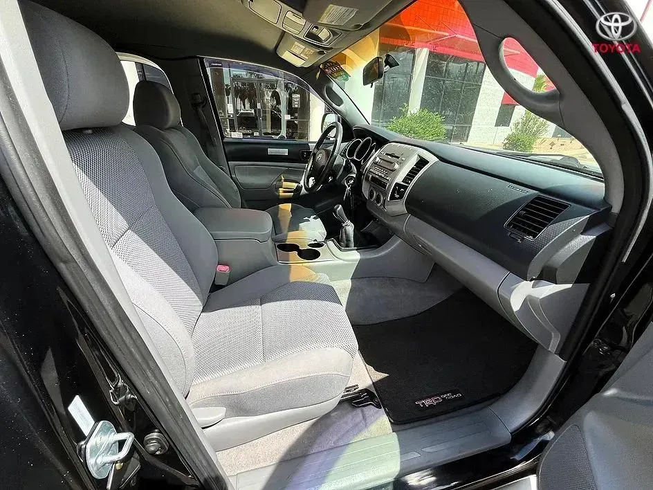 Toyota Tacoma photo 13
