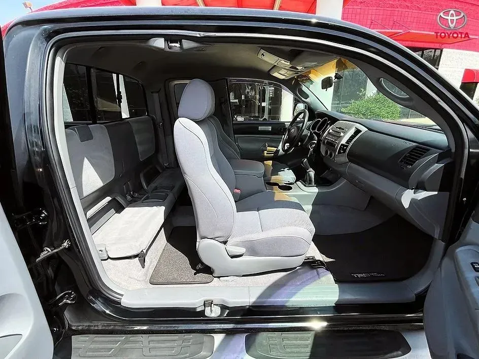 Toyota Tacoma photo 14