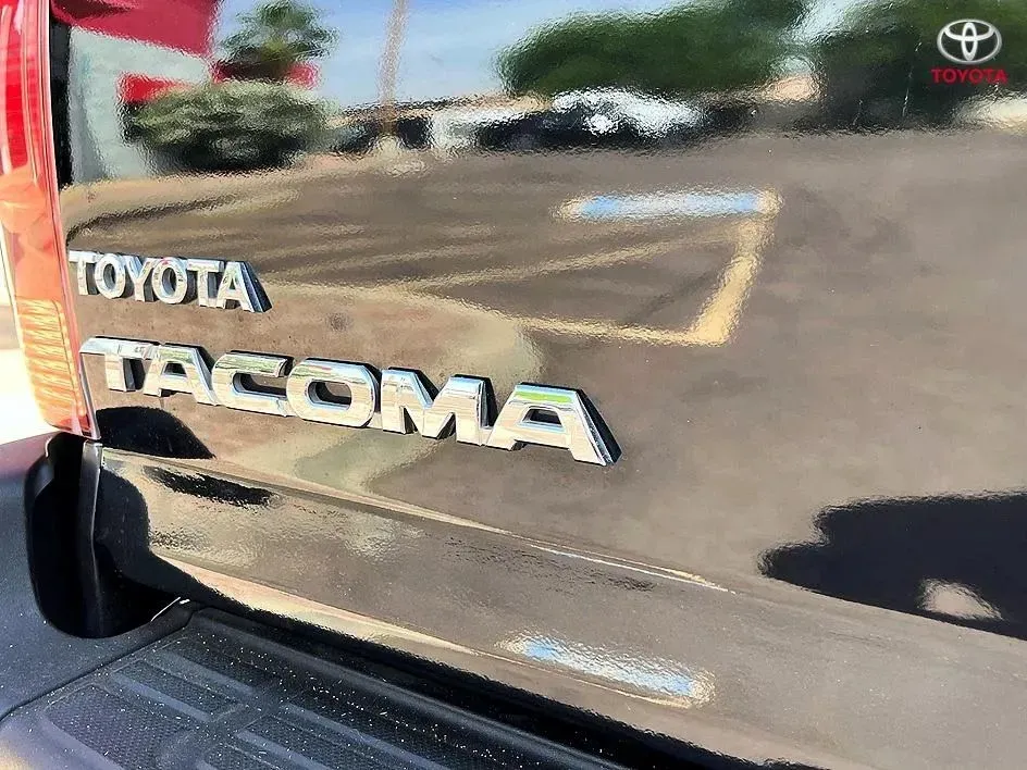 Toyota Tacoma photo 23
