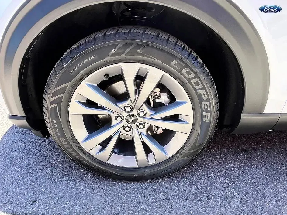 Ford Explorer photo 20