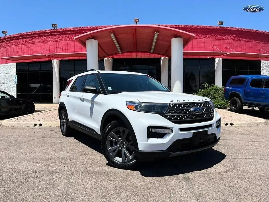 Ford Explorer photo 2