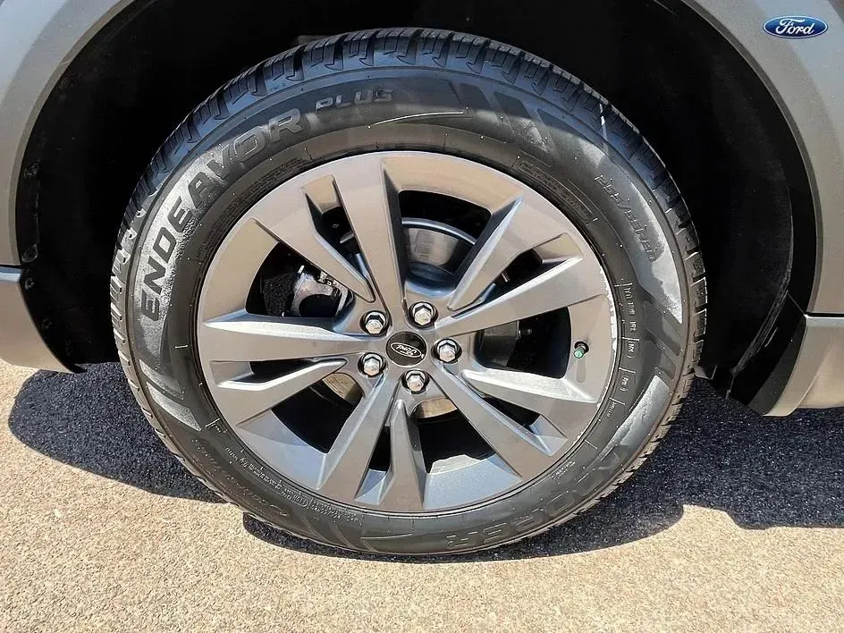 Ford Explorer photo 22
