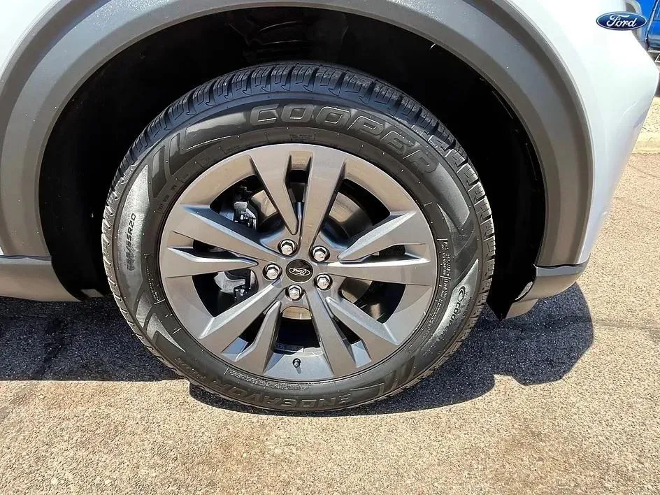 Ford Explorer photo 23