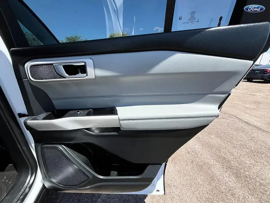 Ford Explorer photo 19