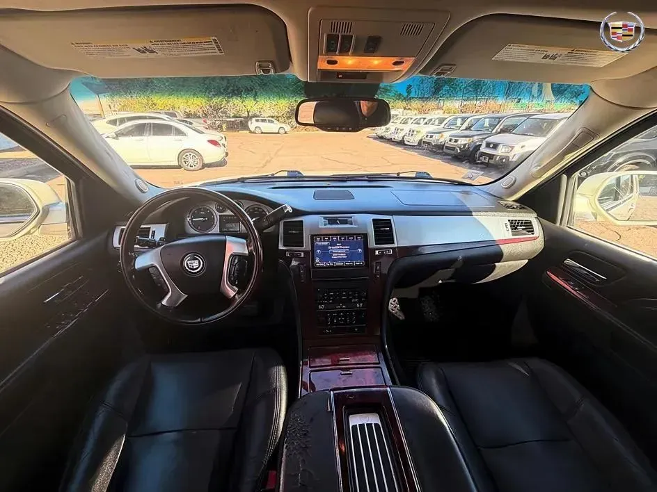 Cadillac Escalade photo 9