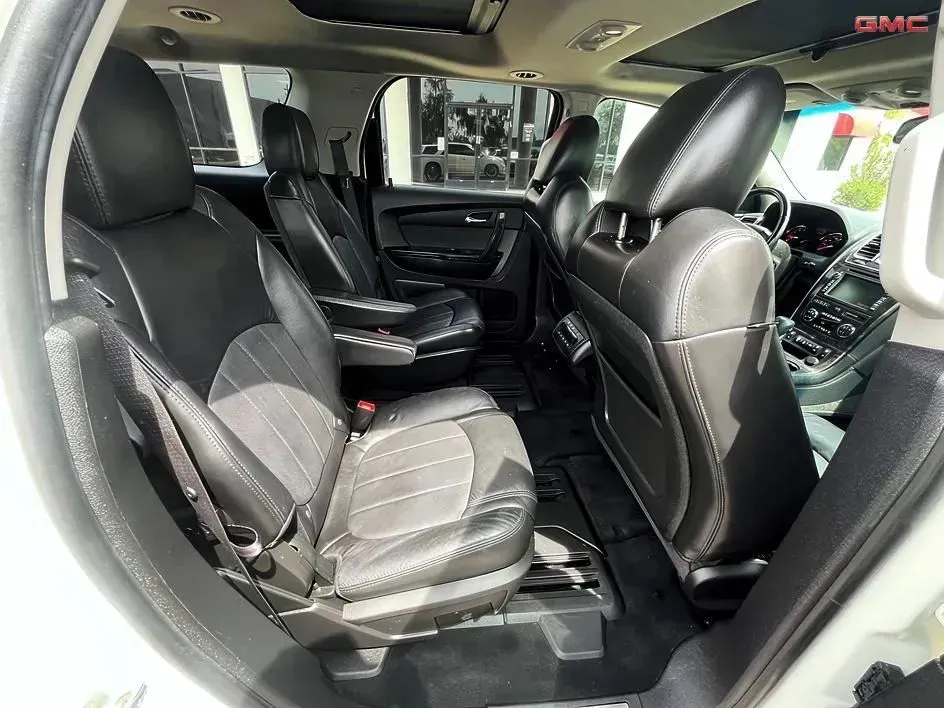 GMC Acadia photo 18
