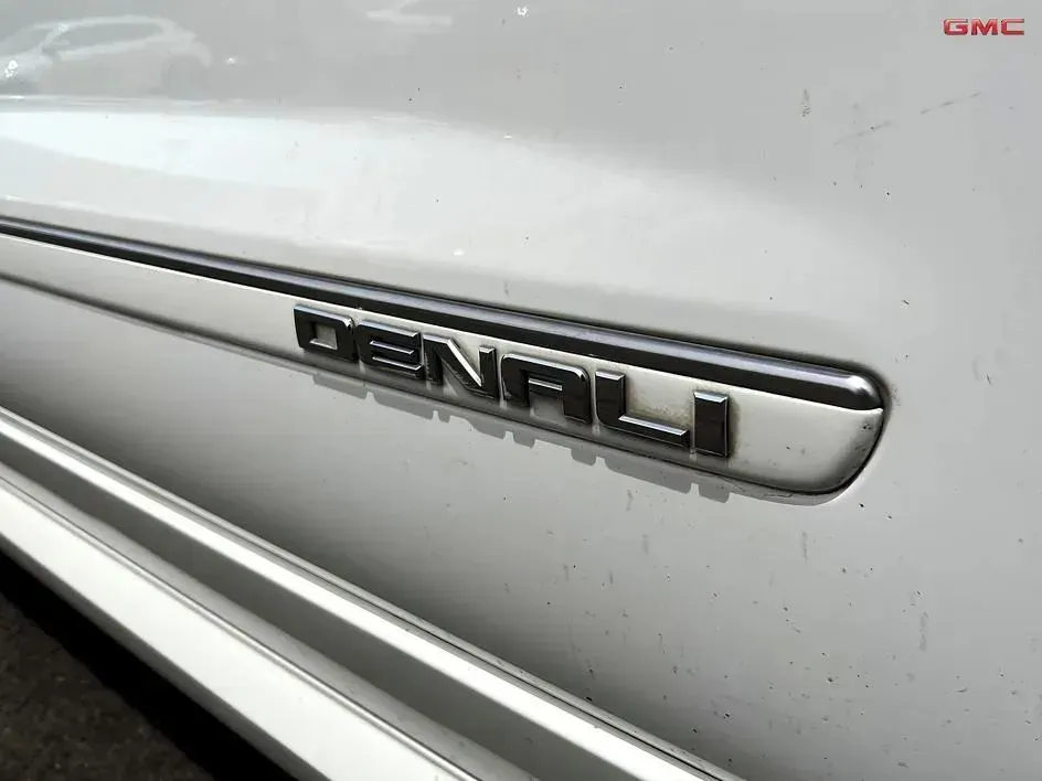 GMC Acadia photo 22